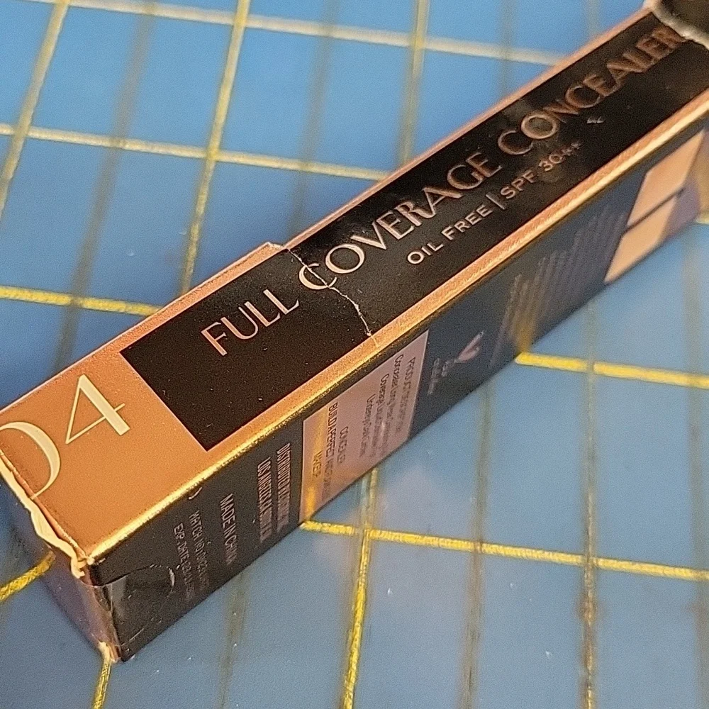 OZ E LAB Concealer SPF 30++ - 04 New Sealed Box